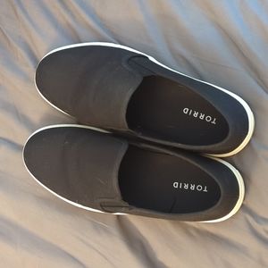 Torrid canvas tennis shoes